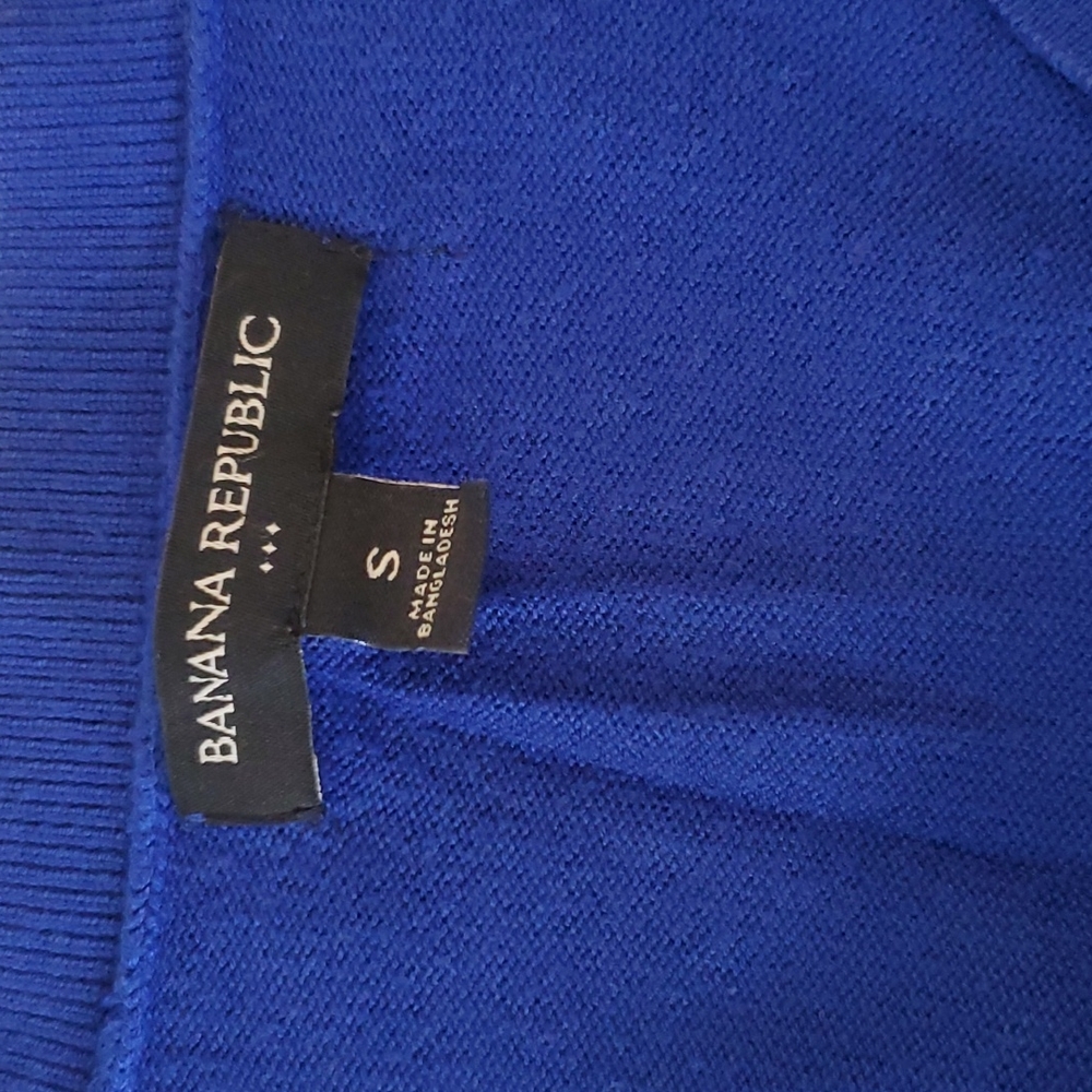 Banana Republic V-Neck Sweater - Picture 4 of 4